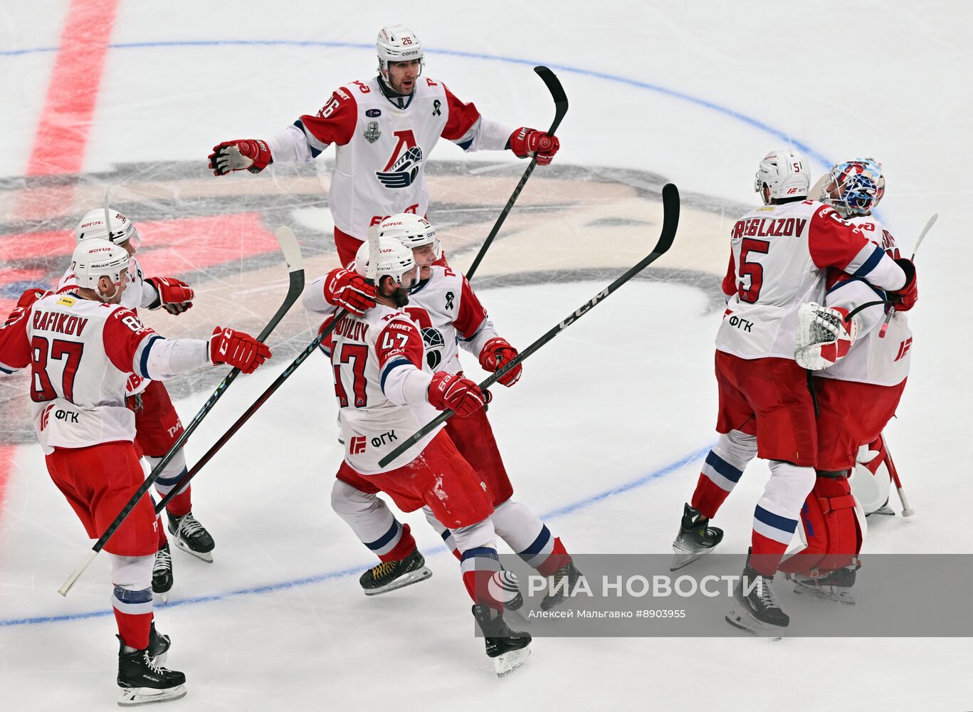 Хоккей. КХЛ. Матч "Авангард" - "Локомотив"