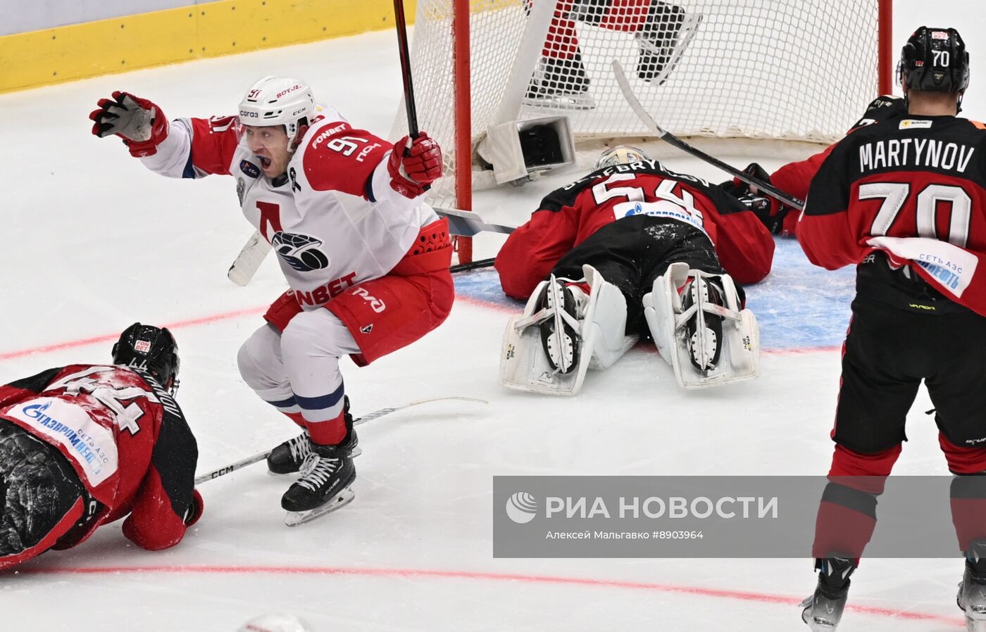 Хоккей. КХЛ. Матч "Авангард" - "Локомотив"