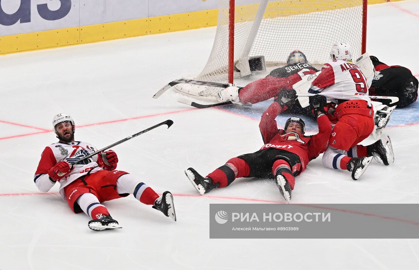 Хоккей. КХЛ. Матч "Авангард" - "Локомотив"