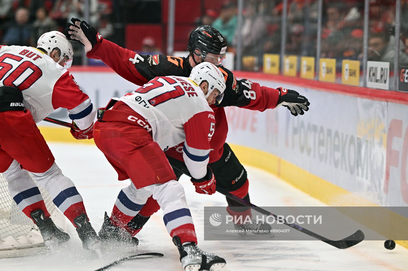 Хоккей. КХЛ. Матч "Авангард" - "Локомотив"