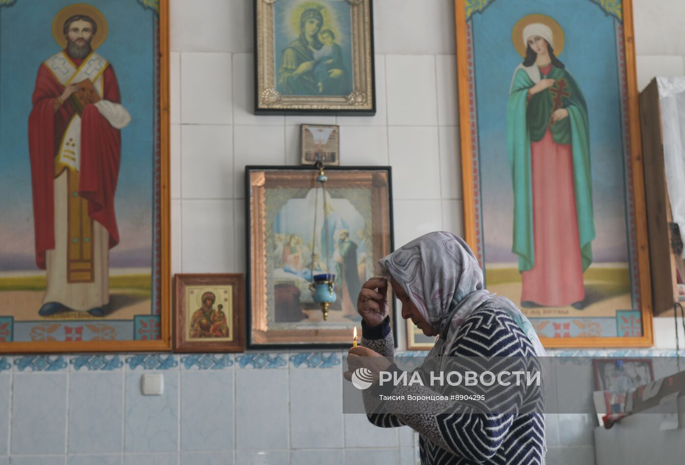 Раздача куличей в ЛНР к Пасхе