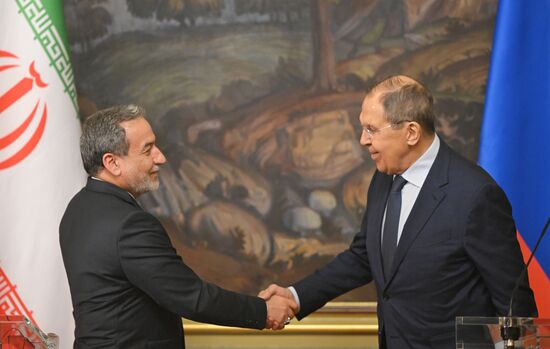 Встреча глав МИД РФ и Ирана С. Лаврова и А. Аракчи