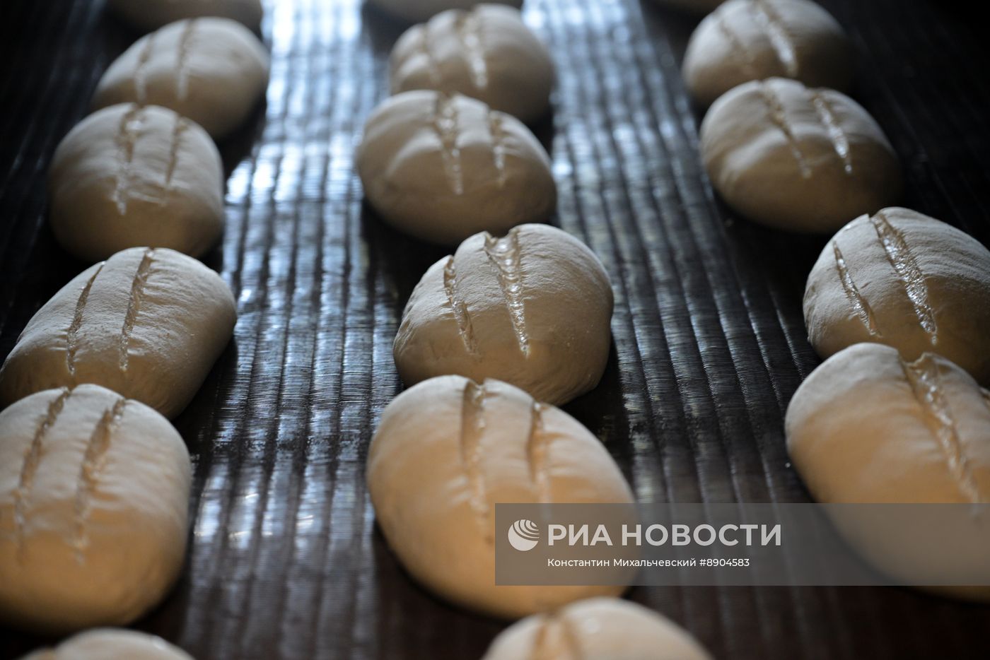 Выпечка хлеба на Мелитопольском хлебокомбинате