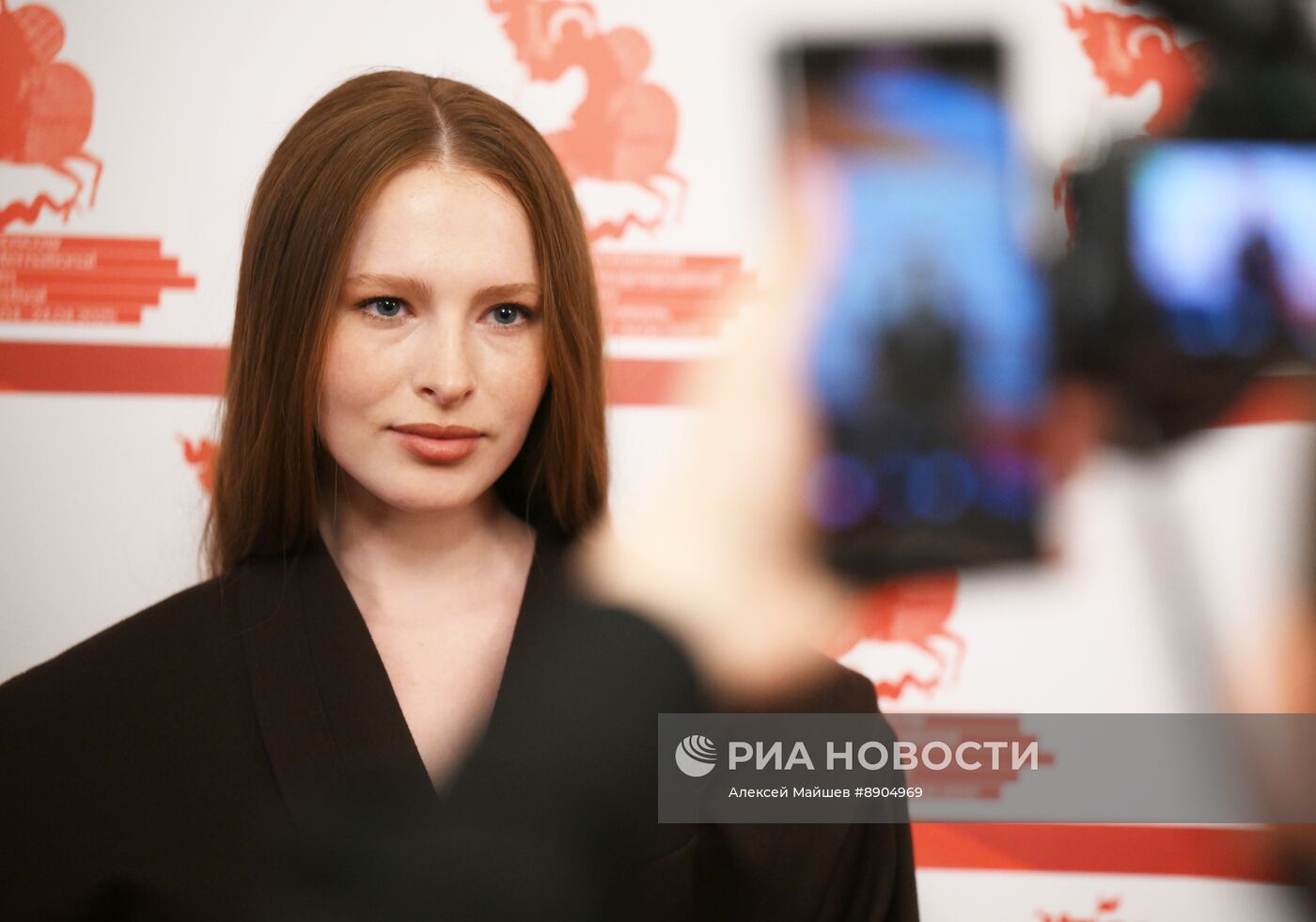 Премьера фильма "Мужу привет"