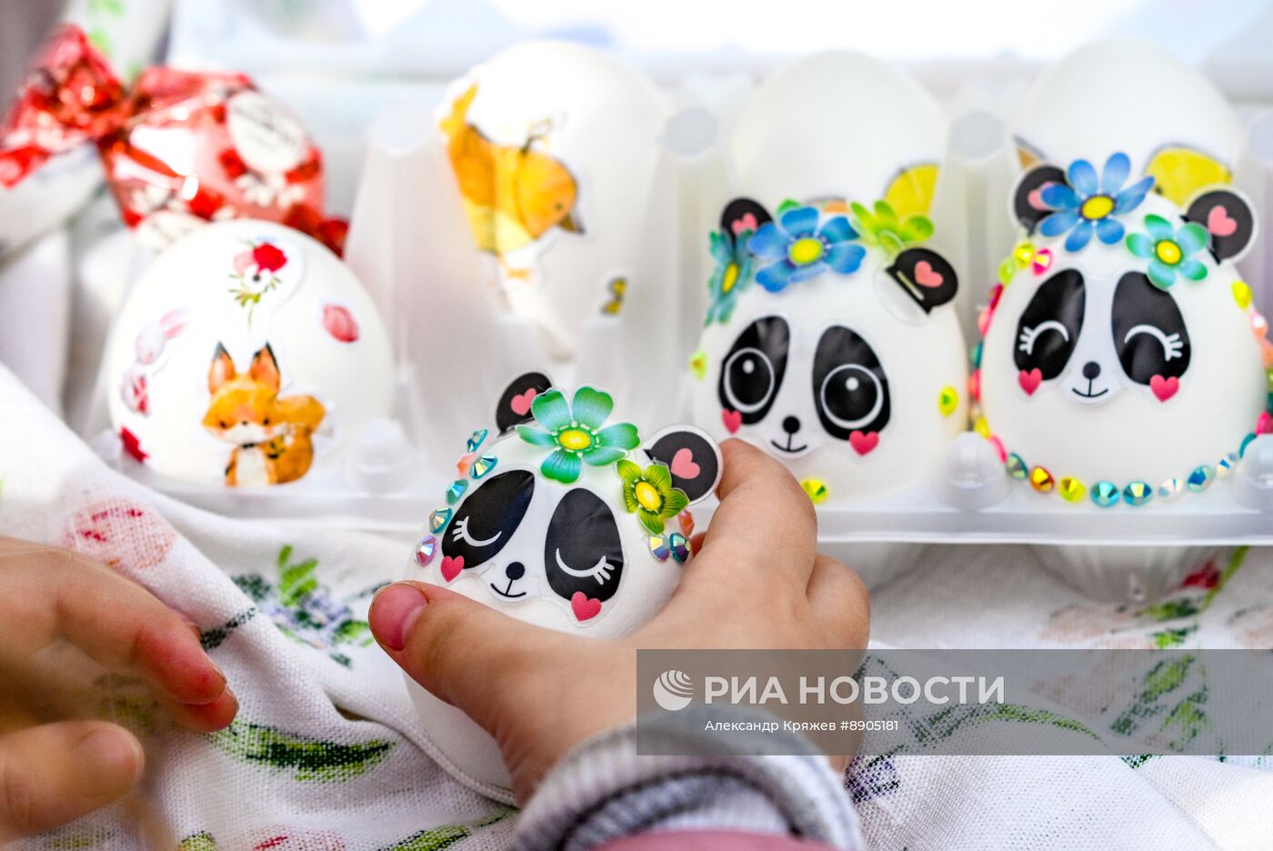Освящение пасхальных куличей и яиц в Новосибирске
