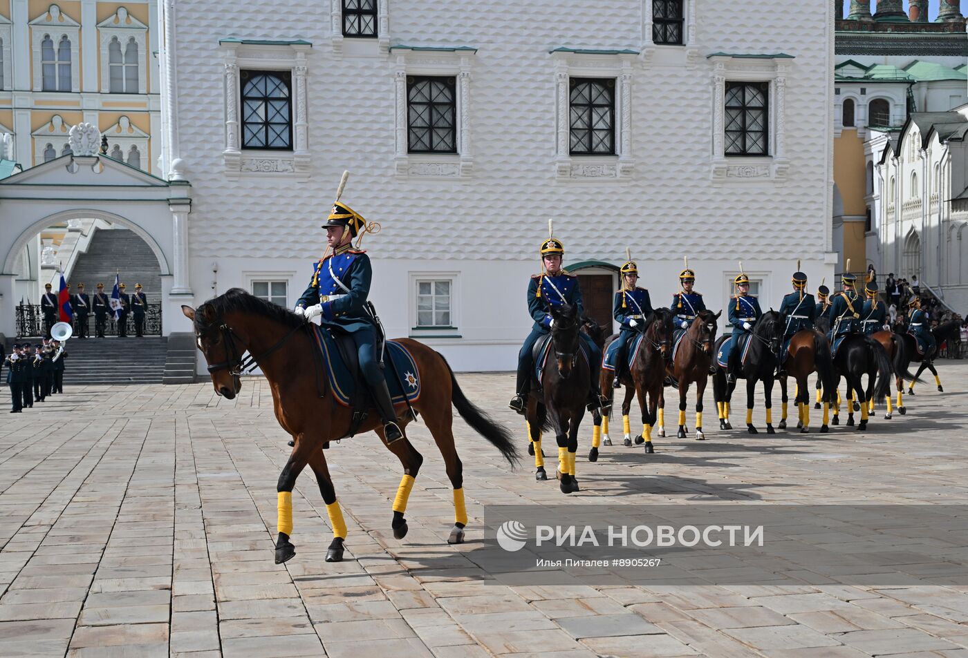 Первая в этом сезоне церемония развода пеших и конных караулов Президентского полка