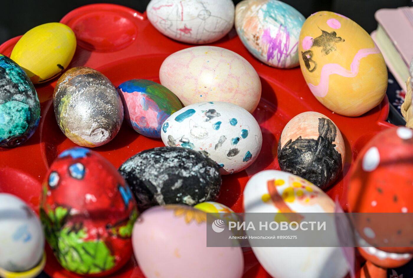 Освящение пасхальных куличей и яиц в Москве