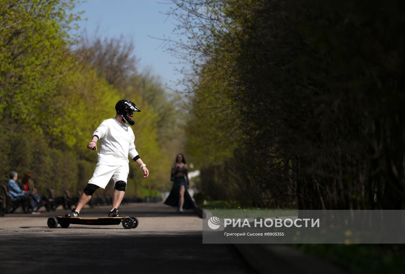 Аномально жаркая погода в Москве и Подмосковье