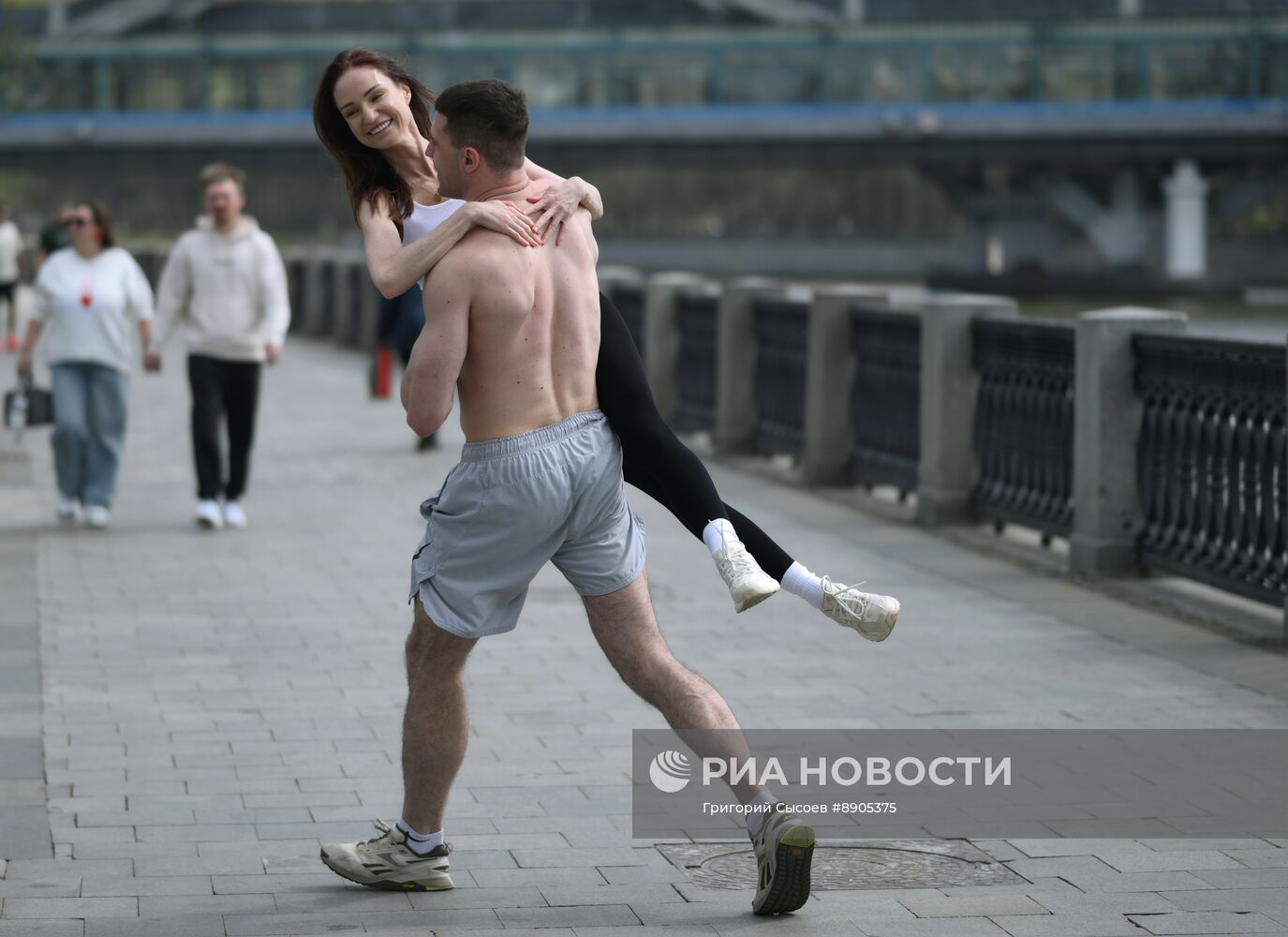 Аномально жаркая погода в Москве и Подмосковье