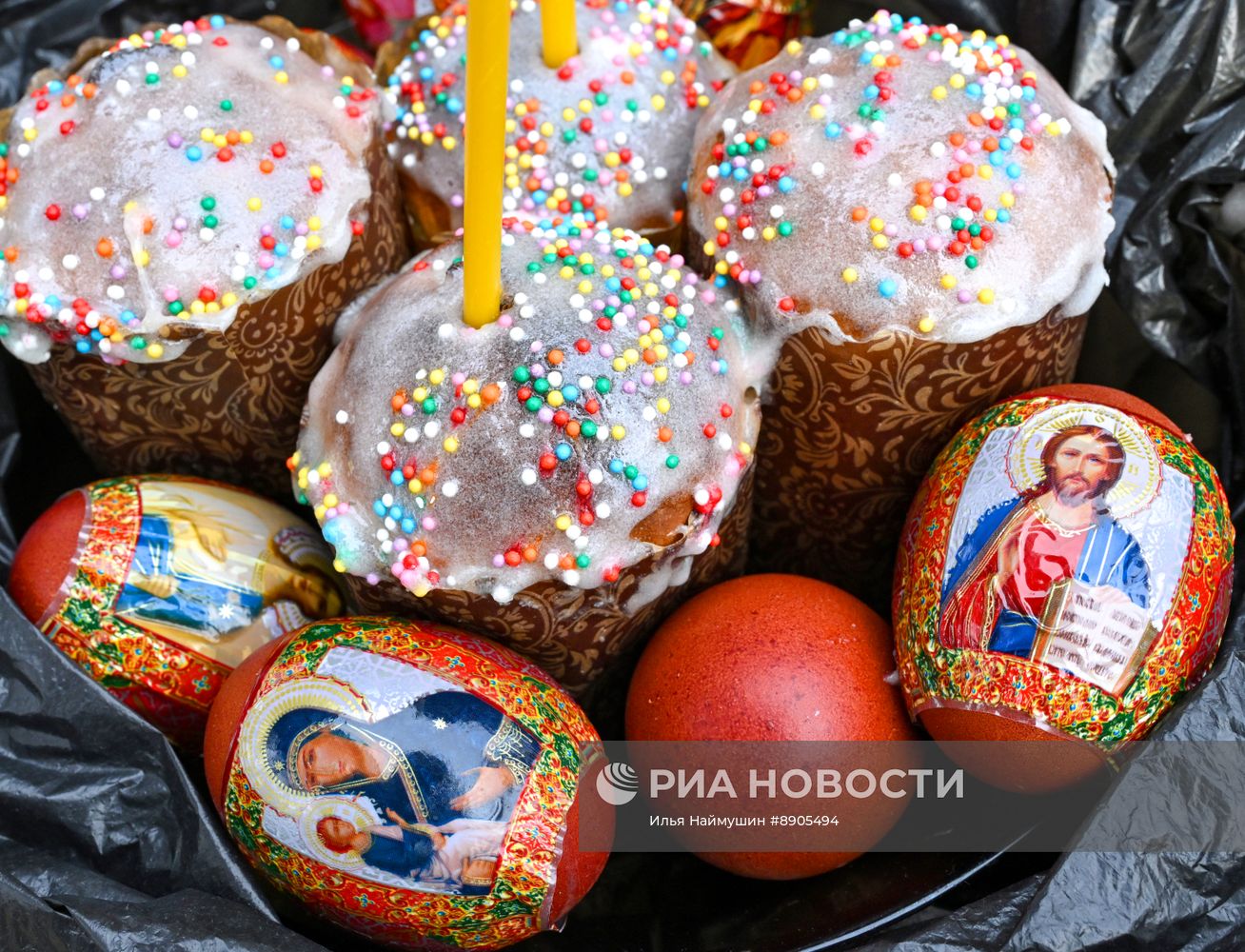 Освящение пасхальных куличей и яиц в городах России