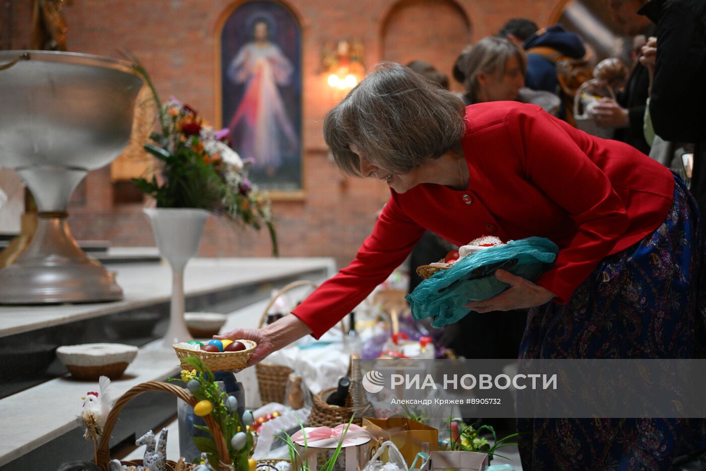 Празднование католической Пасхи в России