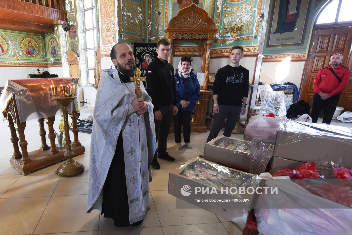Освящение и раздача пасхальных куличей в Авдеевке