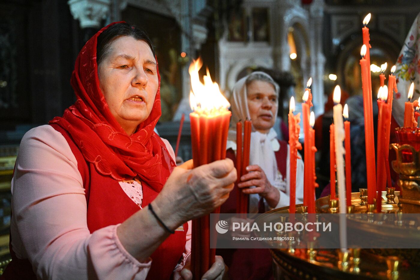 Пасхальное богослужение в храме Христа Спасителя
