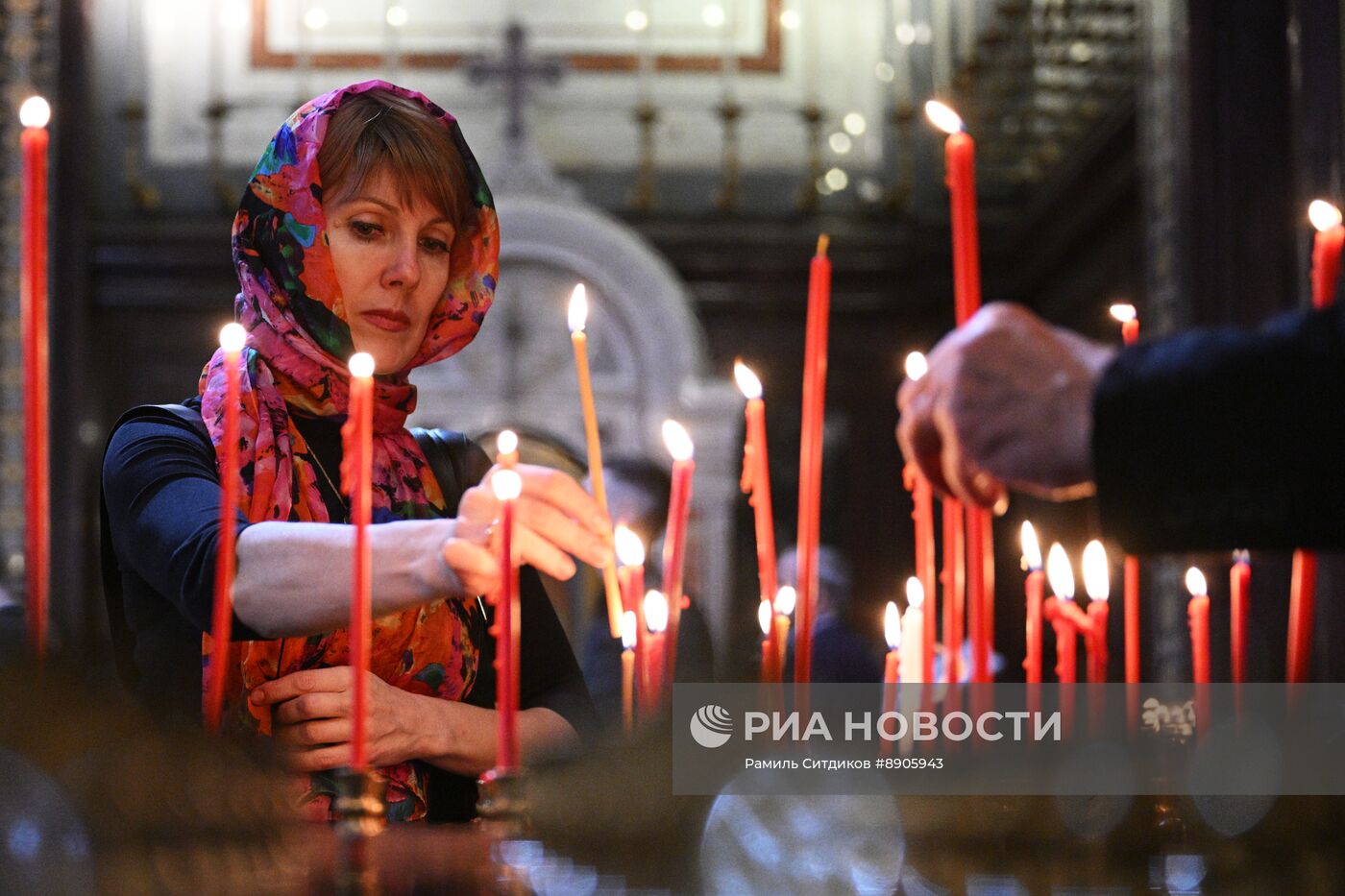 Пасхальное богослужение в храме Христа Спасителя