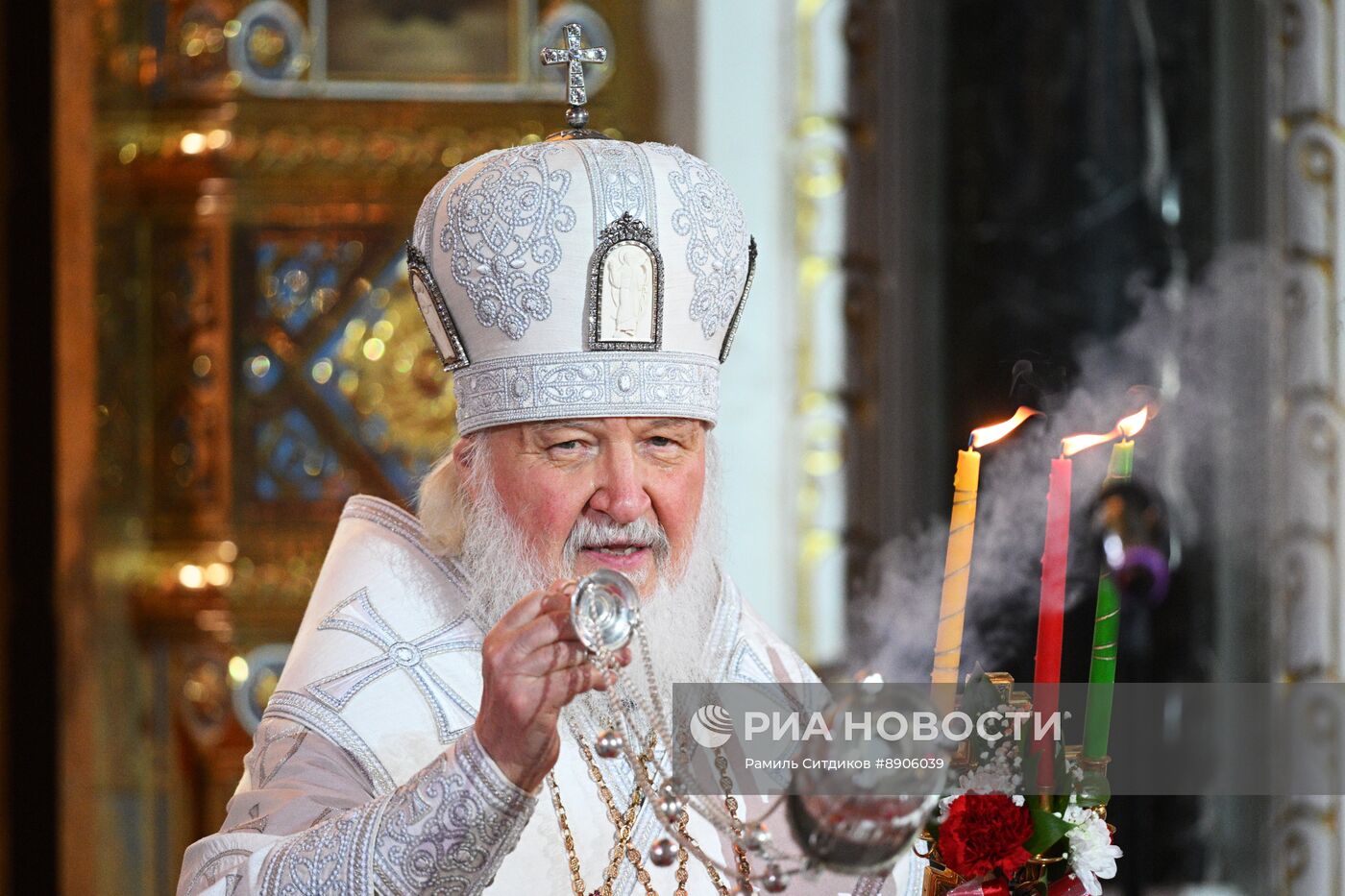 Пасхальное богослужение в храме Христа Спасителя