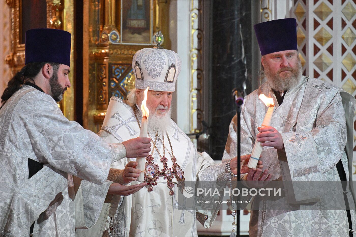 Пасхальное богослужение в храме Христа Спасителя