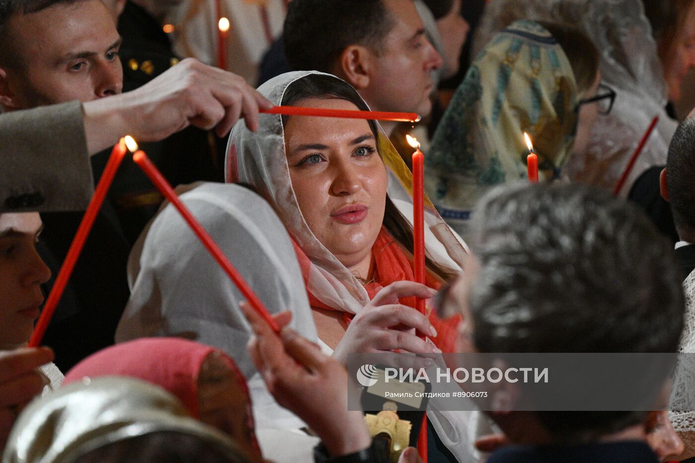 Пасхальное богослужение в храме Христа Спасителя