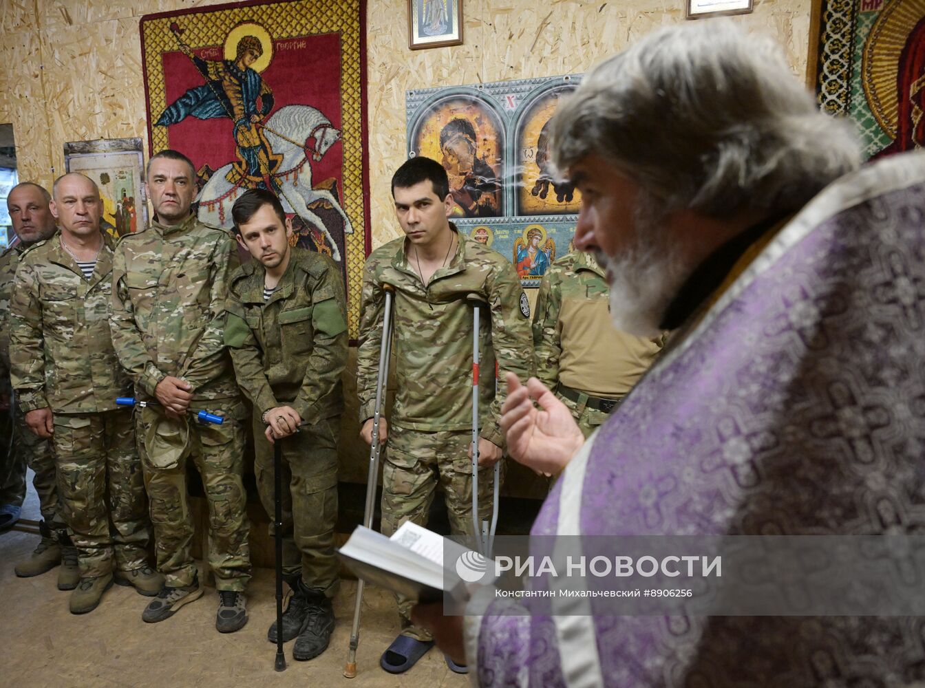Пасхальная служба в блиндажном храме в Запорожской области