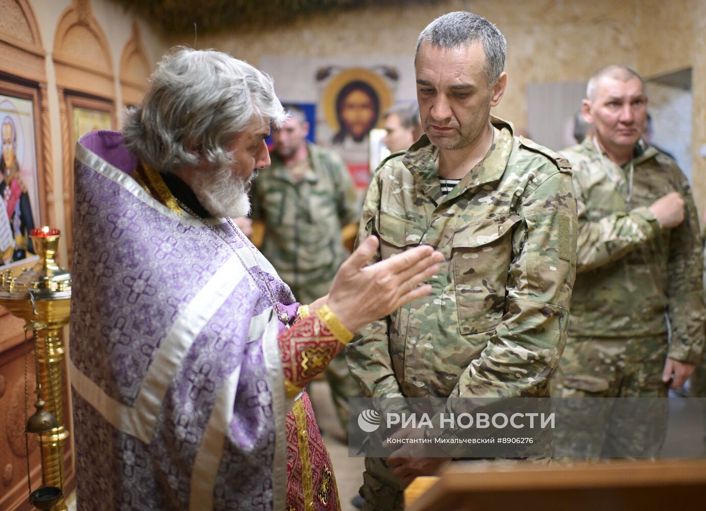 Пасхальная служба в блиндажном храме в Запорожской области