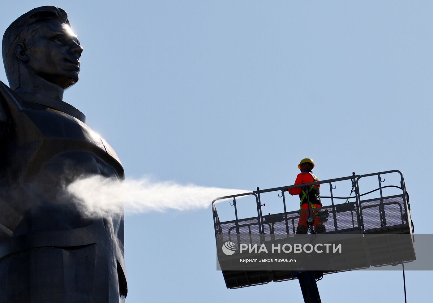 Промывка памятника Ю.А. Гагарину
