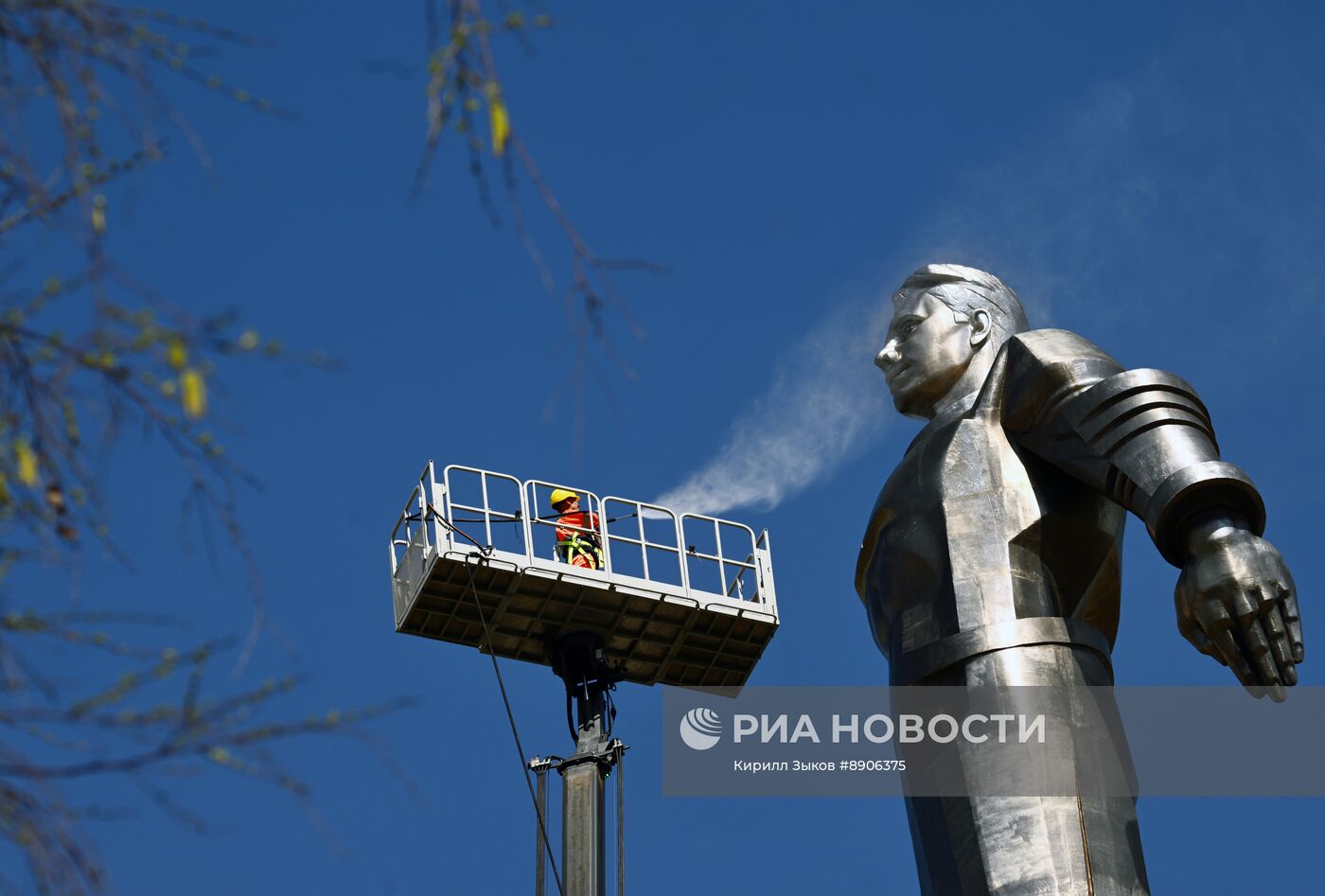 Промывка памятника Ю.А. Гагарину