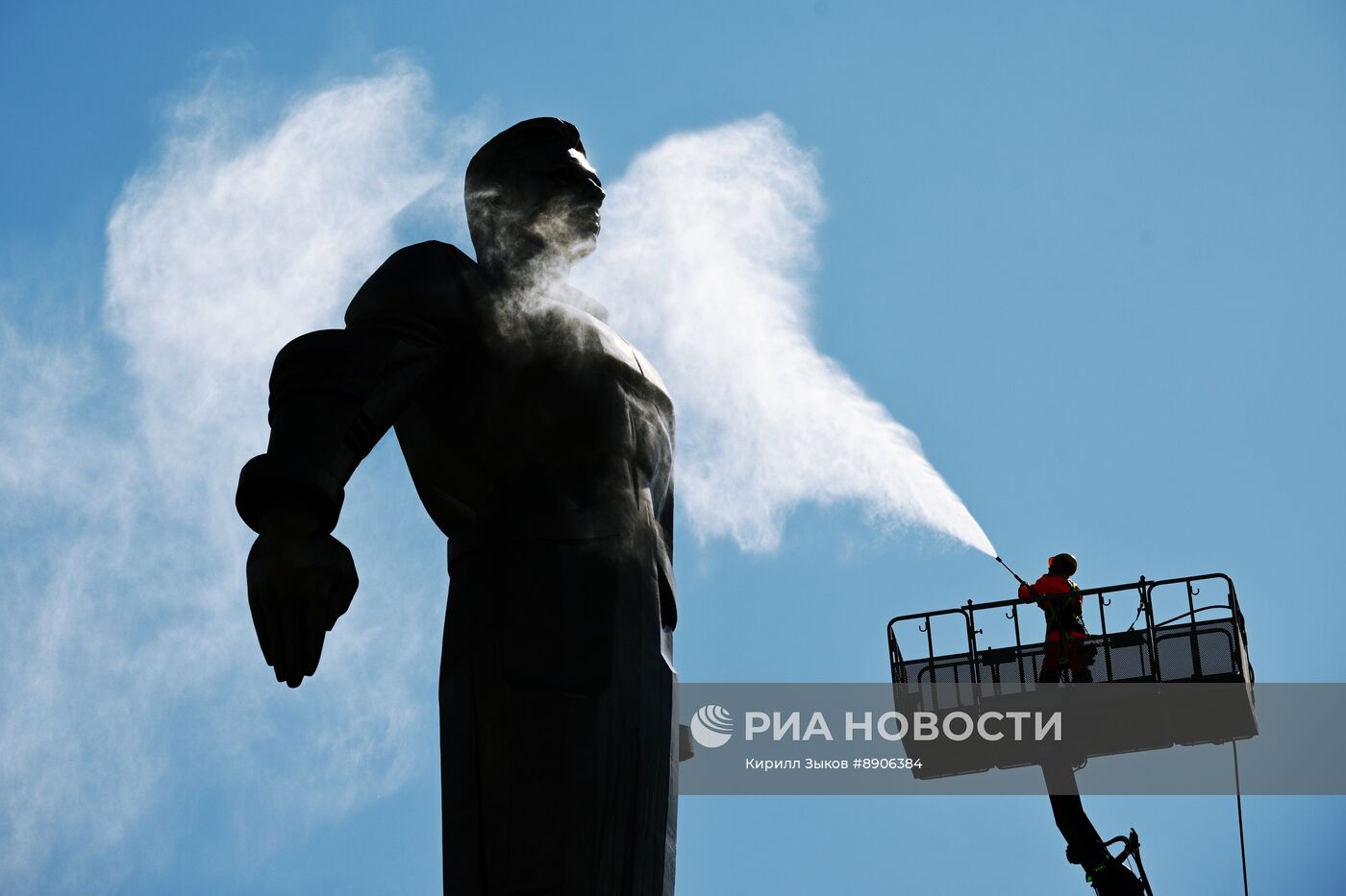 Промывка памятника Ю.А. Гагарину
