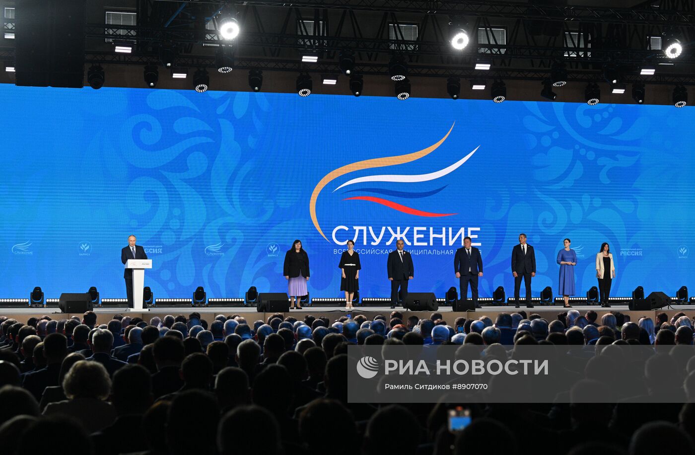 Президент Владимир Путин выступил на церемонии награждения лауреатов премии "Служение"