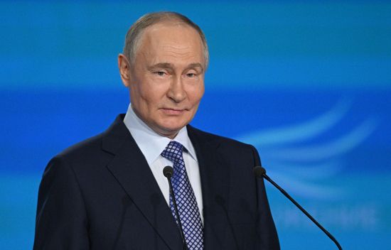Президент Владимир Путин выступил на церемонии награждения лауреатов премии "Служение"