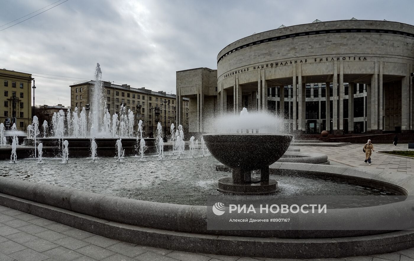 Открытие сезона фонтанов в Санкт-Петербурге 