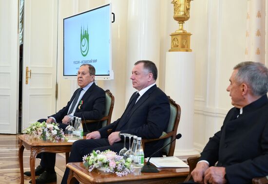 Глава МИД РФ С. Лавров выступил на встрече ГСВ "Россия - Исламский мир" с послами стран ОИС