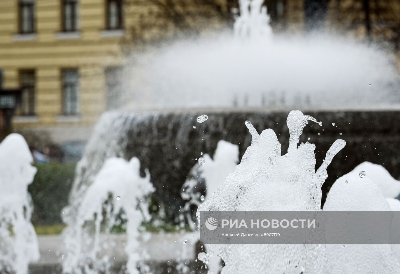 Открытие сезона фонтанов в Санкт-Петербурге 