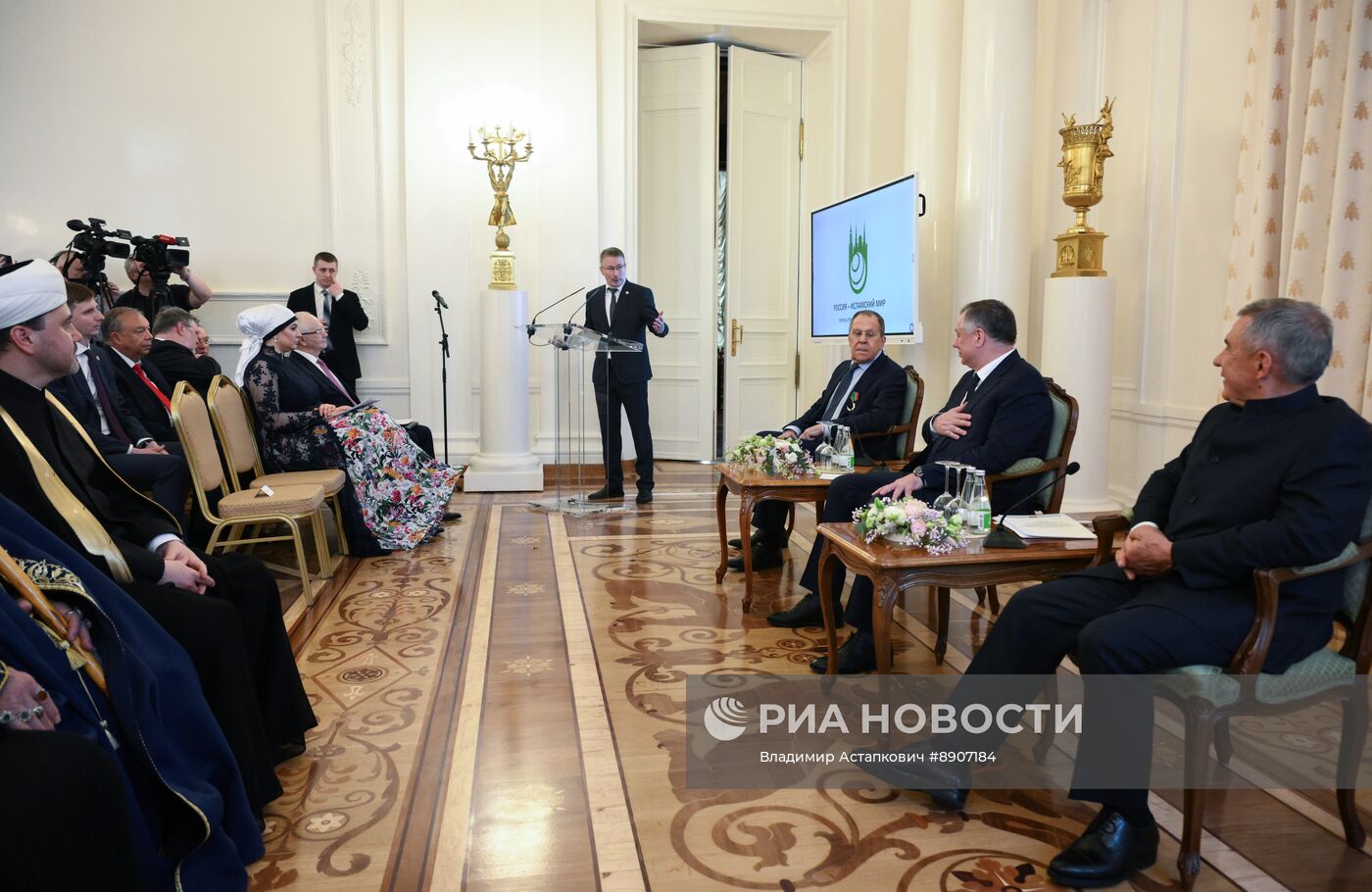 Глава МИД РФ С. Лавров выступил на встрече ГСВ "Россия - Исламский мир" с послами стран ОИС