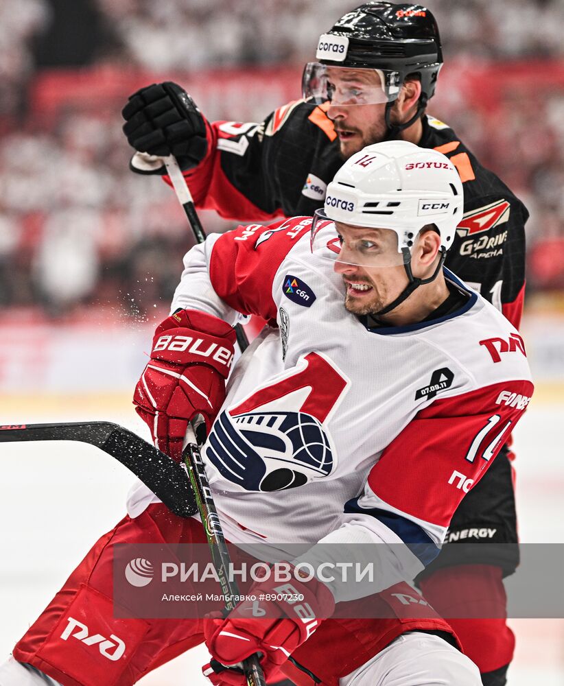Хоккей. КХЛ. Матч "Авангард" - "Локомотив"