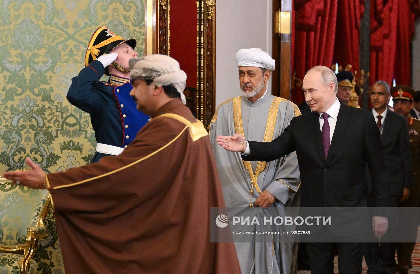 Президент Владимир Путин встретился с султаном Омана Хейсамом бен Тареком Аль Саидом