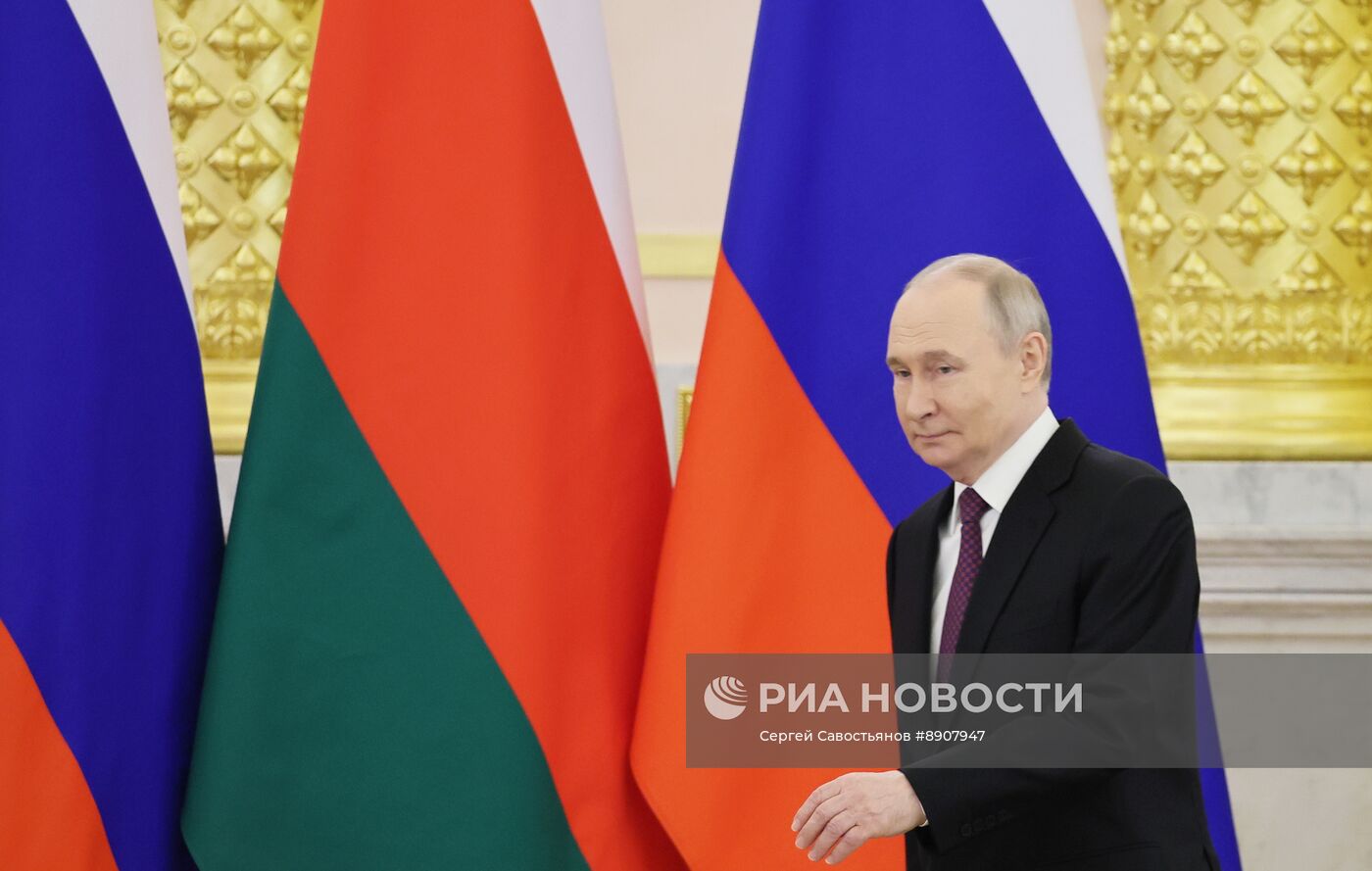 Президент Владимир Путин встретился с султаном Омана Хейсамом бен Тареком Аль Саидом