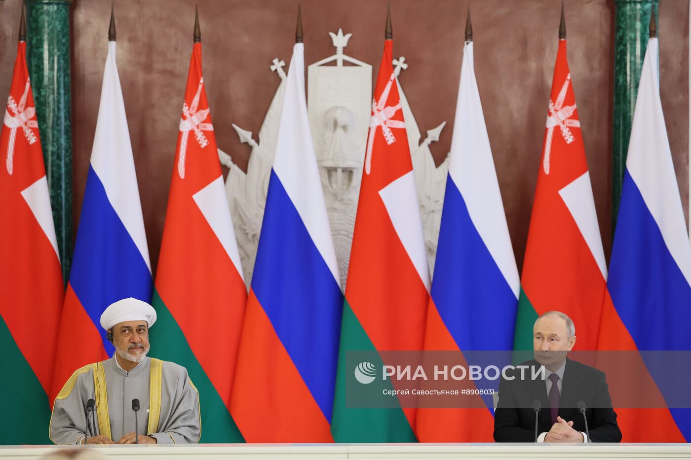 Президент Владимир Путин встретился с султаном Омана Хейсамом бен Тареком Аль Саидом