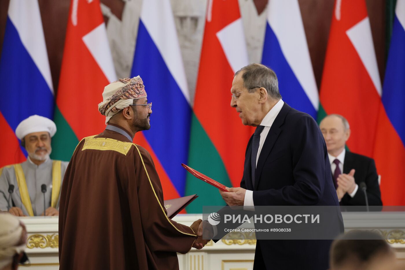 Президент Владимир Путин встретился с султаном Омана Хейсамом бен Тареком Аль Саидом