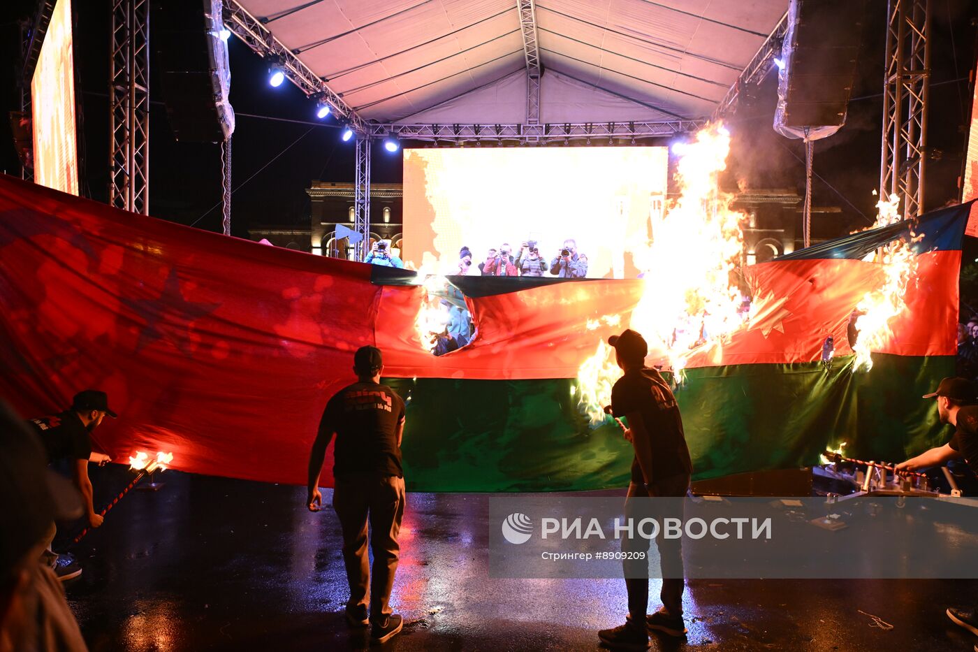 Традиционное факельное шествие в Ереване в память о жертвах геноцида армян