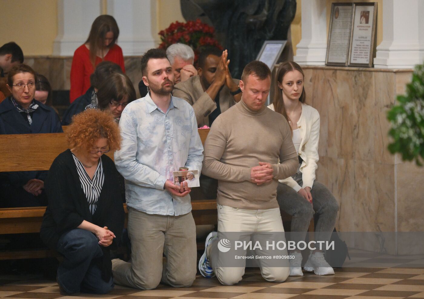 Заупокойные мессы по папе Римскому Франциску