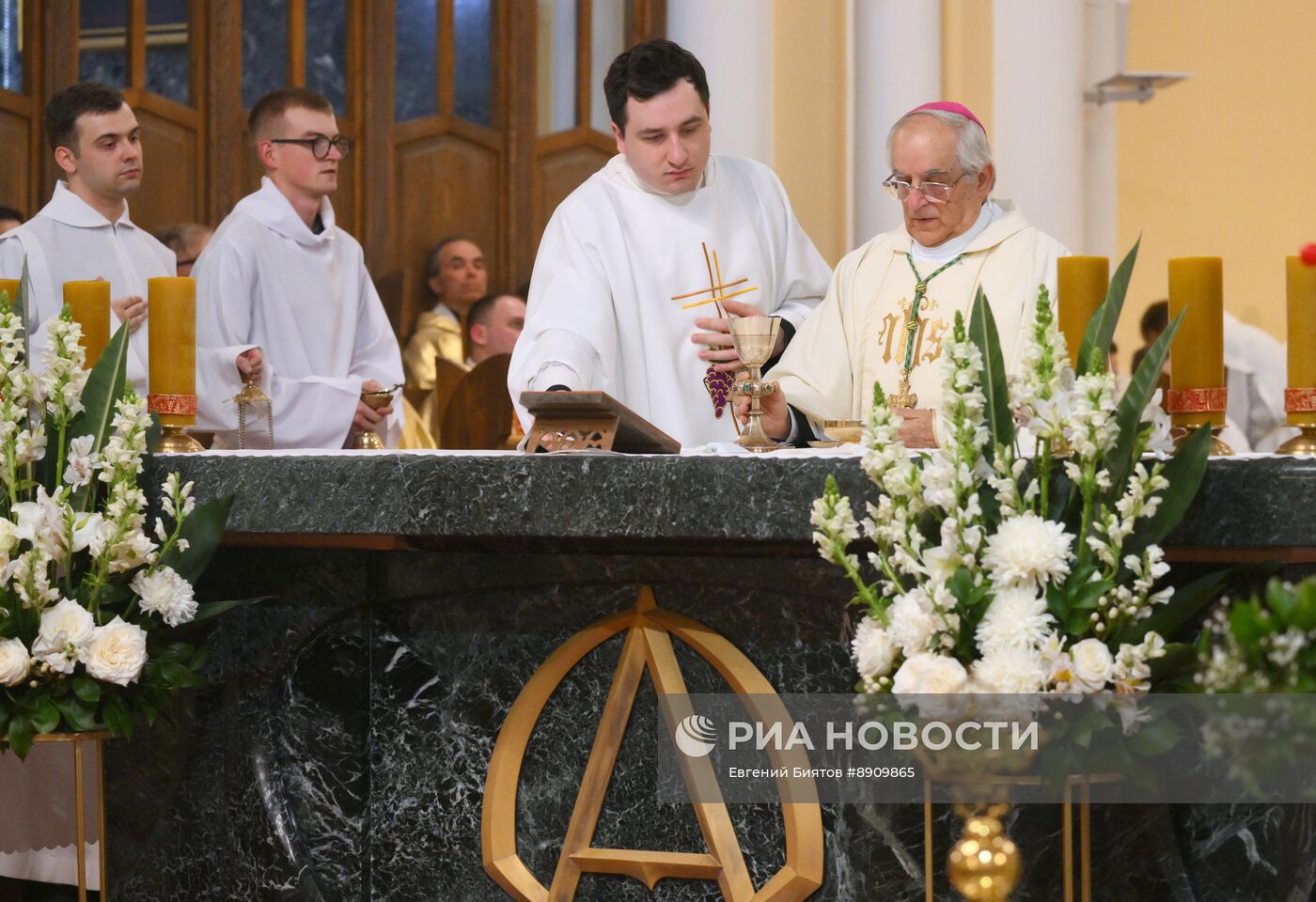 Заупокойные мессы по папе Римскому Франциску