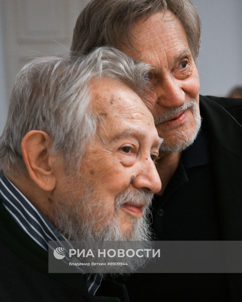Выставка "Владимир Васильев. Отражения"