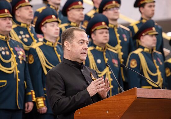 Зампред Совета безопасности РФ Д. Медведев принял участие в Международной акции "Диктант Победы"