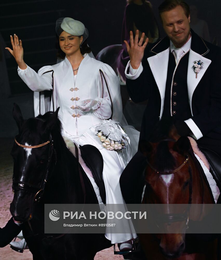 Церемонии бракосочетания в Конном театре Кремлевской школы верховой езды