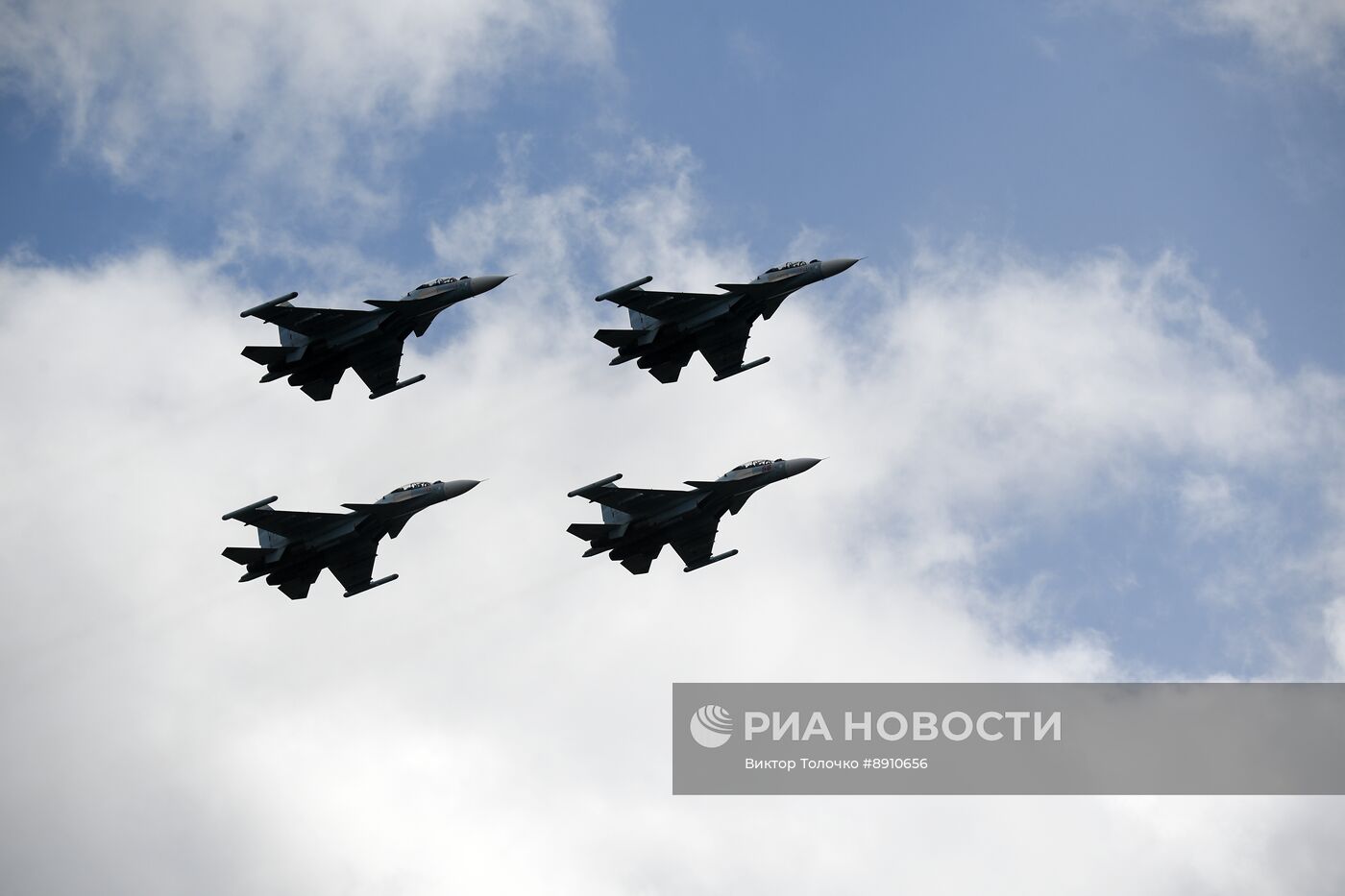 Репетиция воздушной части парада в Белоруссии к 80-летию Победы в ВОВ