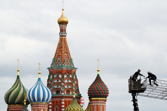 Подготовка Красной площади ко Дню Победы