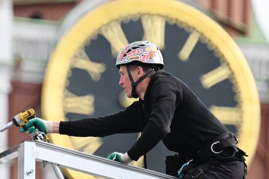 Подготовка Красной площади ко Дню Победы