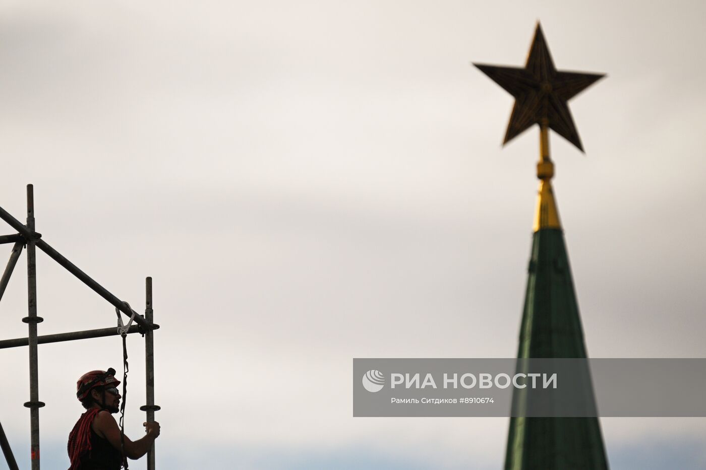 Подготовка Красной площади ко Дню Победы