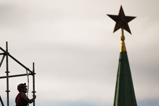 Подготовка Красной площади ко Дню Победы