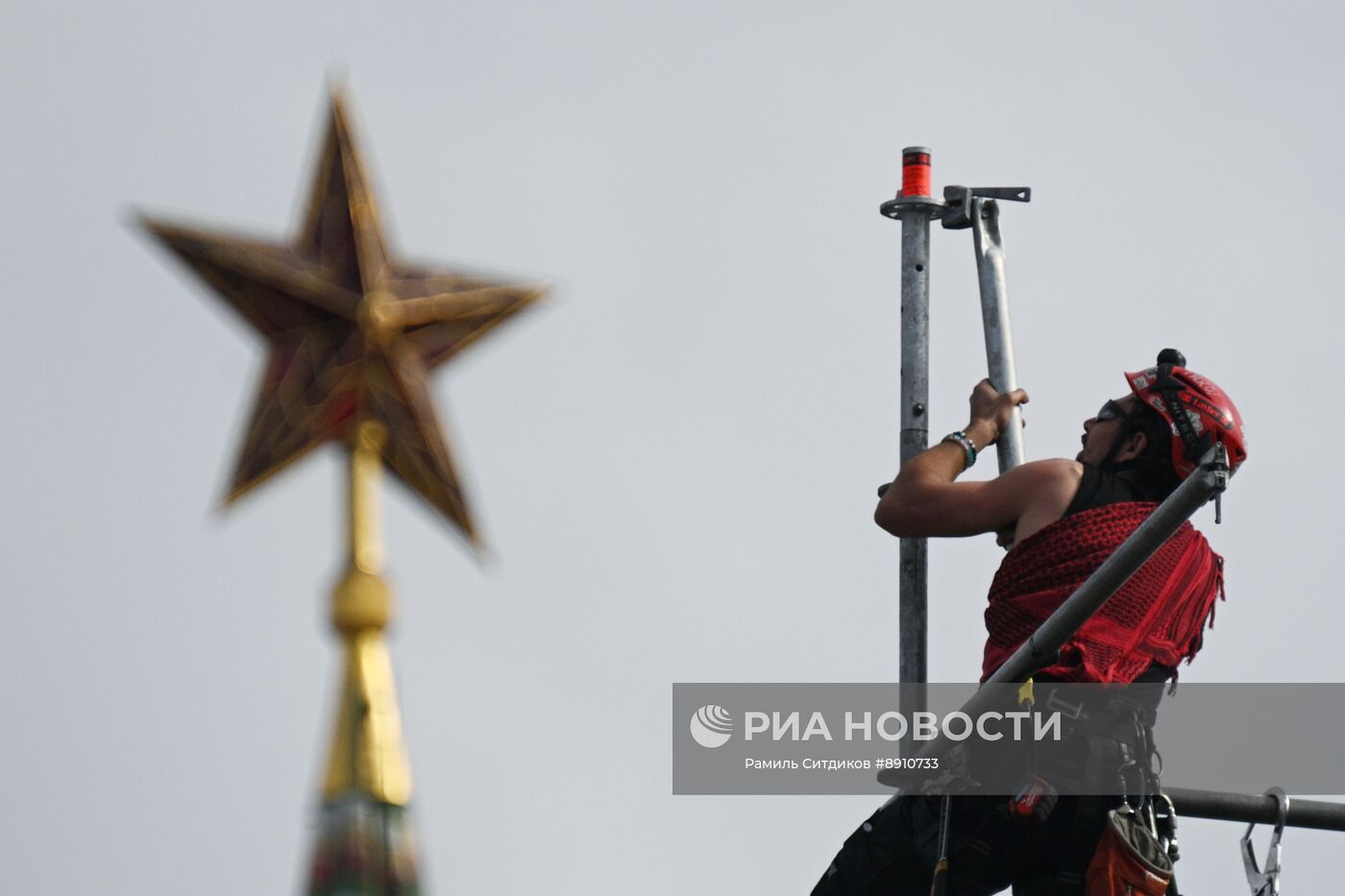 Подготовка Красной площади ко Дню Победы