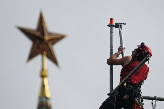 Подготовка Красной площади ко Дню Победы